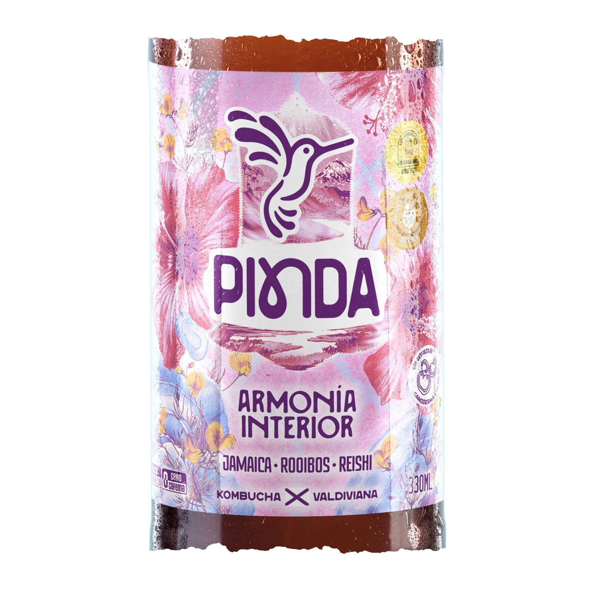 Detalle de la etiqueta de Pinda Armonía Interior, kombucha con Reishi, Rooibos y flor de Jamaica, diseñada para promover equilibrio y bienestar, fermentada en pequeños lotes sin cafeína
